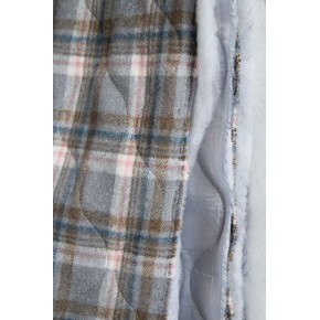 tissu matelassé à carreaux - un chat sur un fil