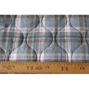 tissu réversible et matelassé - un chat sur un fil