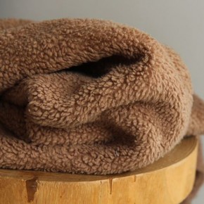tissu sherpa praline - un chat sur un fil