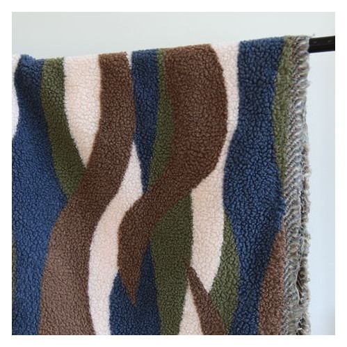 Teddy sherpa tornade - un chat sur un fil