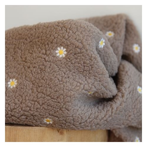 tissu sherpa beige brodé - un chat sur un fil