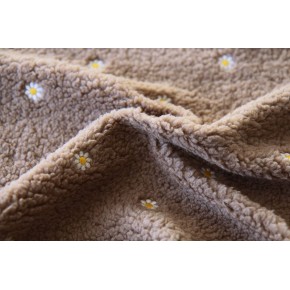 tissu sherpa taupe brodé fleurs