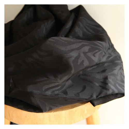 tissu jacquard de viscose noir - un chat sur un fil