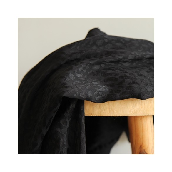 tissu jacquard de viscose noir - un chat sur un fil