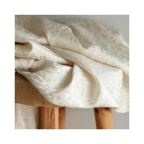 tissu jacquard de viscose écru léopard - un chat sur un fil