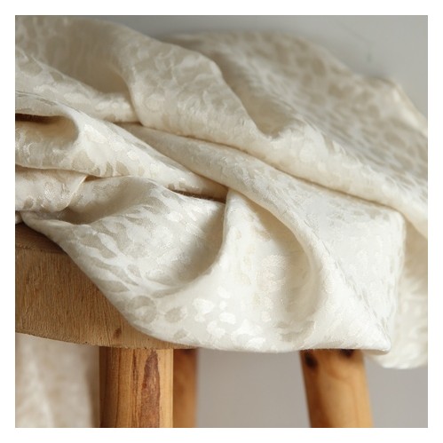 tissu jacquard de viscose écru léopard - un chat sur un fil