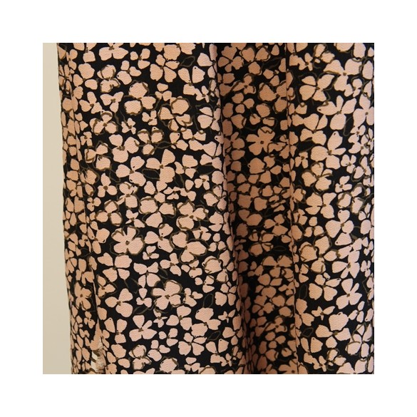 crêpe de viscose - un chat sur un fil