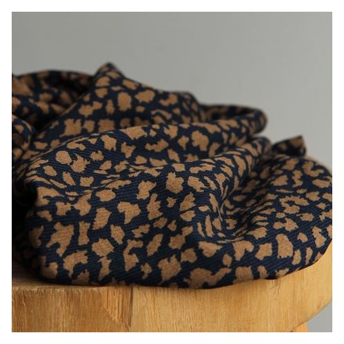 jolie viscose imprimée léopard - un chat sur un fil