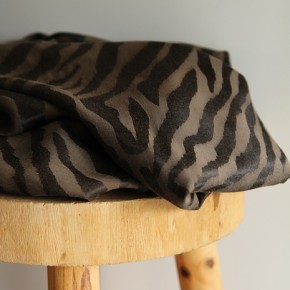 tissu jacquard de viscose noir et marron - un chat sur un fil