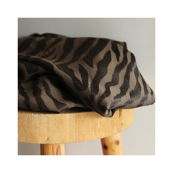 tissu jacquard de viscose noir et marron - un chat sur un fil