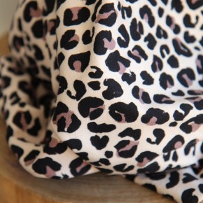 tissu sweat fin léopard - un chat sur un fil