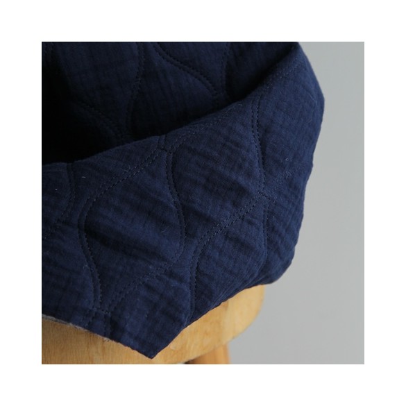 tissu matelassé marine - un chat sur un fil