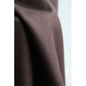 tissu en laine marron - un chat sur un fil