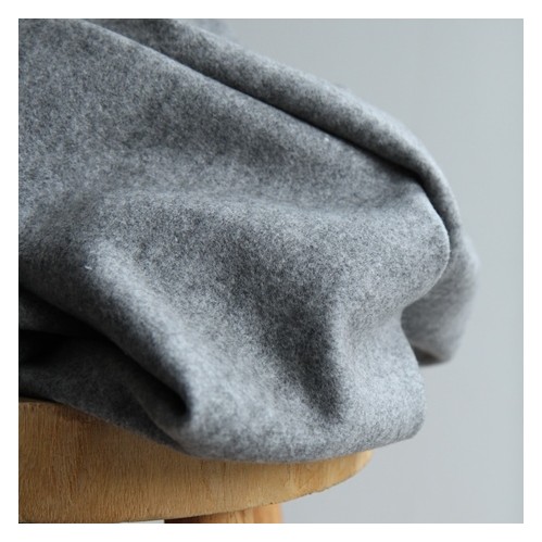 tissu lainage gris - un chat sur un fil