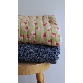 collection de double gaze matelassées - un chat sur un fil