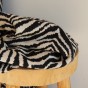 tissu maille zèbre beige et noir - un chat sur un fil