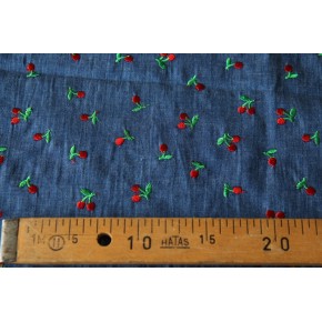 tissu léger en coton avec broderies cerises