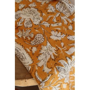 joli tissu indien jaune et blanc motif fleurs