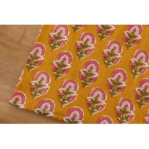 joli tissu indien jaune ocre motif fleurs roses