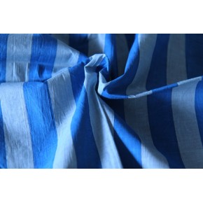 tissu indien bleu motif rayures - un chat sur un fil