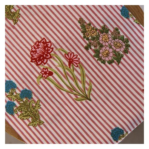 tissu indien rose motif rayures et fleurs - un chat sur un fil