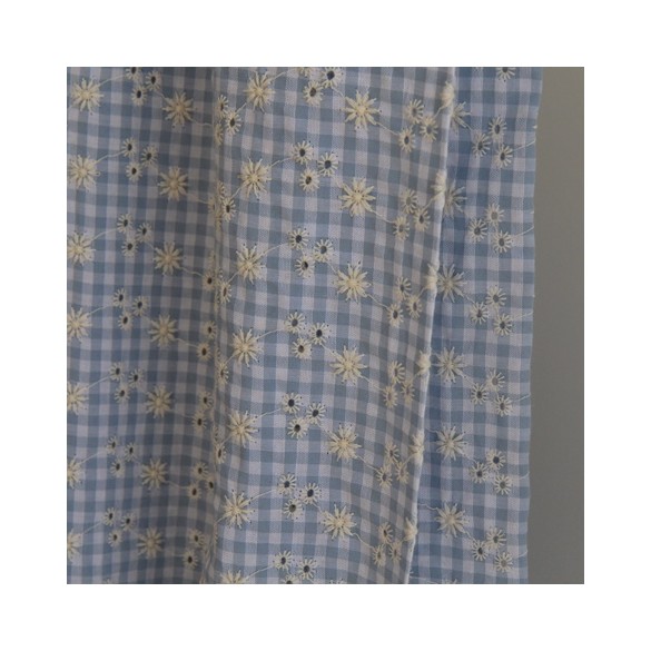 coton brodé - tissu seersucker bleu ciel et blanc