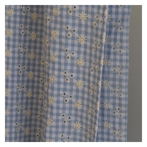 coton brodé - tissu seersucker bleu ciel et blanc