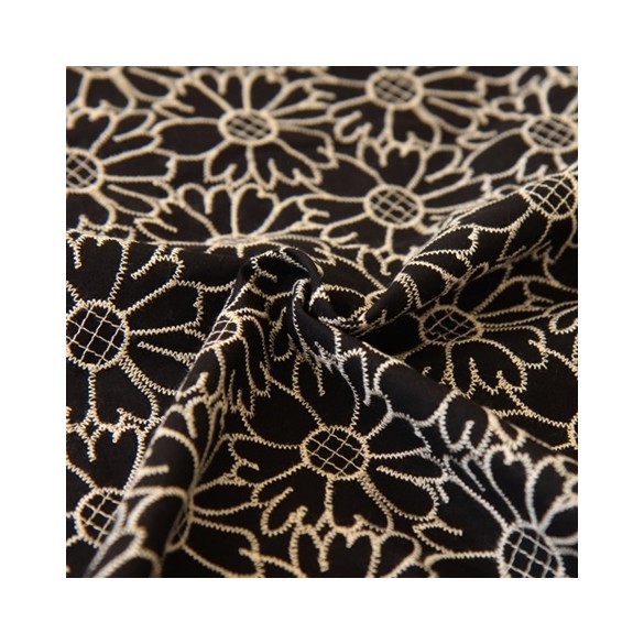 tissu en broderie anglaise - noir et écru