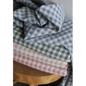 collection de tissus brodés carreaux vichy - un chat sur un fil