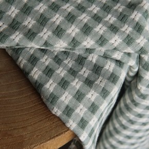 joli coton brodé et ajouré - vert et écru