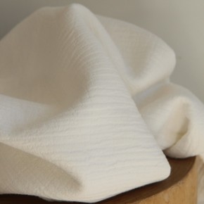 joli tissu seersucker écru - un chat sur un fil