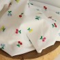 tissu avec broderies cerises - un chat sur un fil