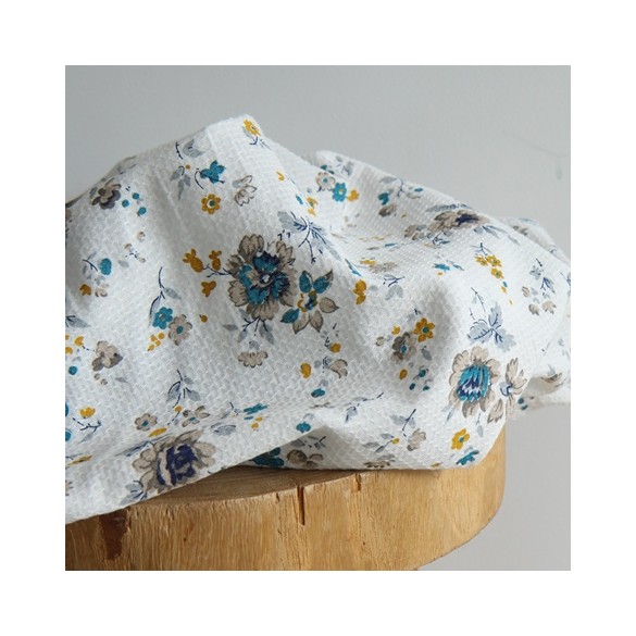 joli coton plumetis et fleurs - tissu upcyclé