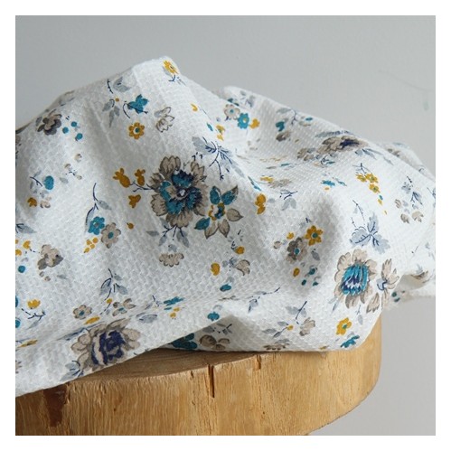 joli coton plumetis et fleurs - tissu upcyclé