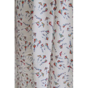 joli crépon de viscose blanc imprimé cerf-volants - un chat sur un fil