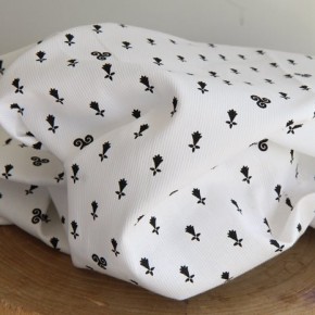 coton imprimé motif breton fond blanc - un chat sur un fil