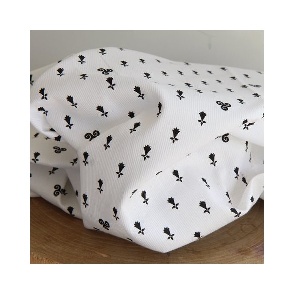 coton imprimé motif breton fond blanc - un chat sur un fil