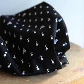 coton imprimé motif breton fond noir - un chat sur un fil
