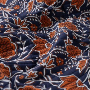 tissu matelassé réversible - un chat sur un fil