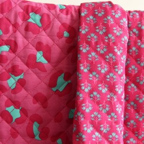 tissu matelassé fleurs et léopard  - un chat sur un fil