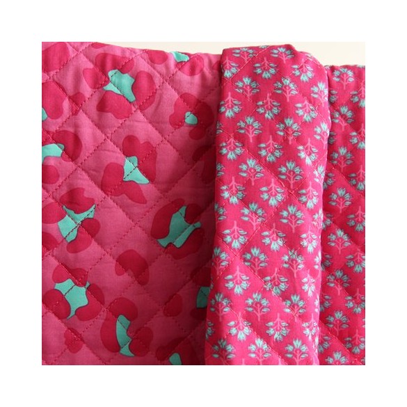 tissu matelassé fleurs et léopard  - un chat sur un fil