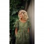 robe avec le tissu vert brodé - un chat sur un fil