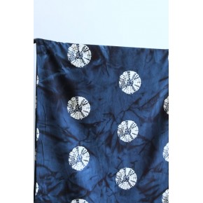 tissu batik bleu et beige - un chat sur un fil