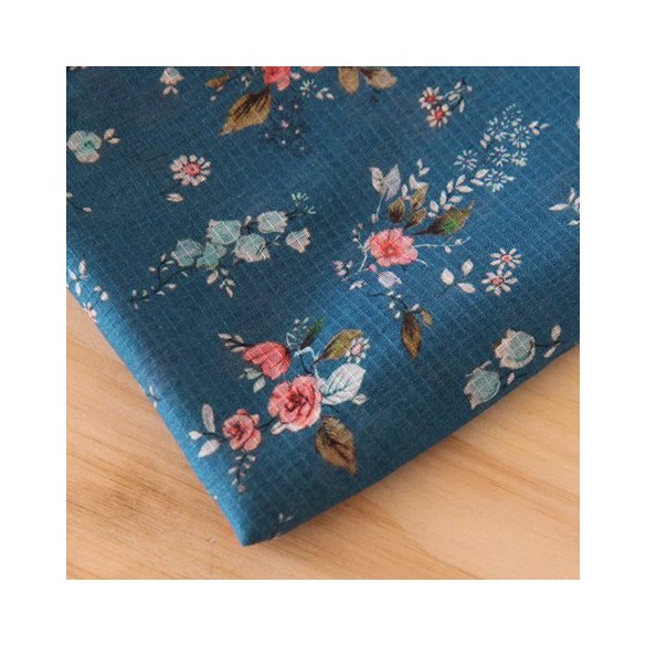 coupon de voile de viscose - un chat sur un fil