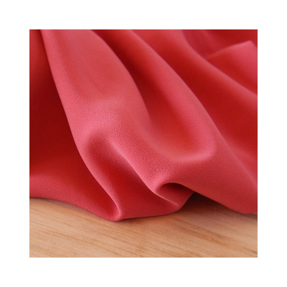 crêpe rose corail - un chat sur un fil