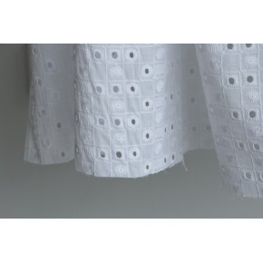cotons brodés blancs