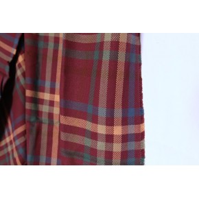 tissu upcyclé bordeaux - un chat sur un fil