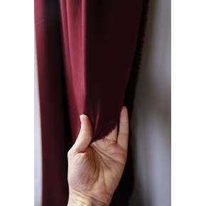 joli crêpe de polyester haut de gamme bordeaux