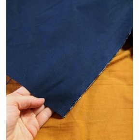 joli tissu chic et élégant bleu foncé - un chat sur un fil
